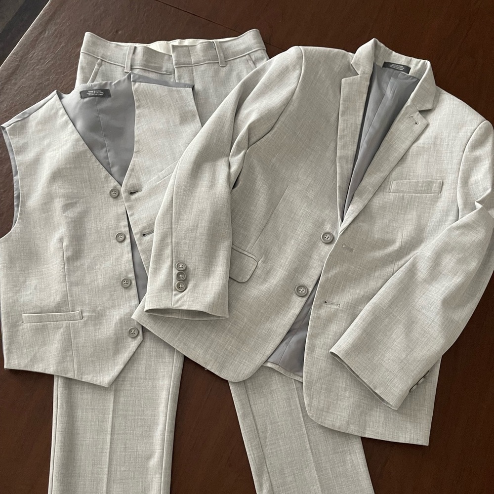 Boys Van Heusen Flex 3 pc suit size 10 Tommy Hilfiger Flex button down shirt